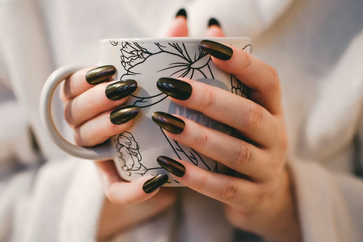 Tout savoir sur l’enlèvement des ongles en porcelaine